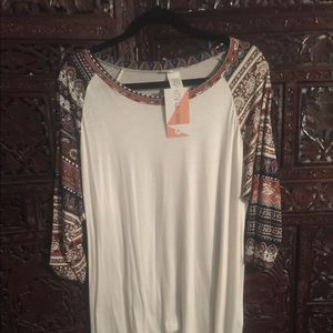 Honey and Lace Raglan Tee 2XL